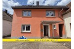 Reserviert-EFH mit Anbau, 2 Garagen & mehreren Stellplätzen – Renovierungsobjekt mit viel Potenzial für den schmalen Geldbeutel - Einfamilienhaus Gries | Angebot:27179286