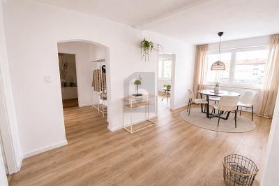 FRISCH RENOVIERT UND GROßZÜGIG - Etagenwohnung Königsbrunn | Angebot:27365761