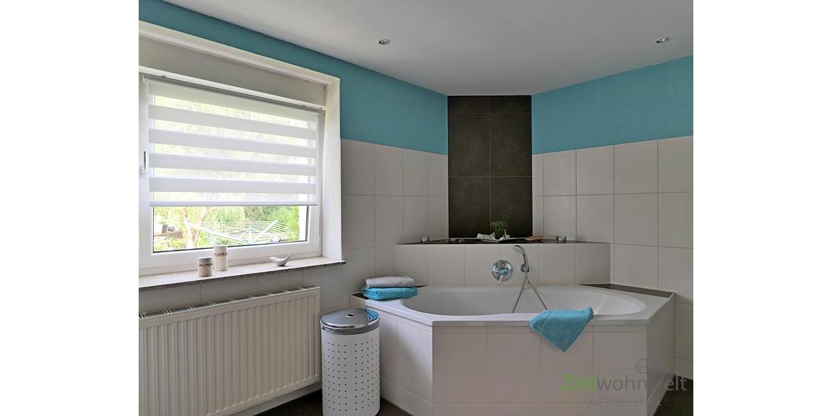große Eckbadewanne