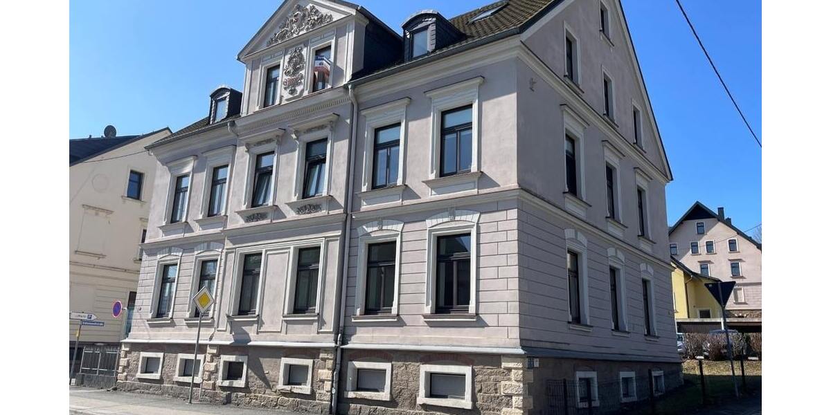 Hausansicht mit Whg. im EG rechts