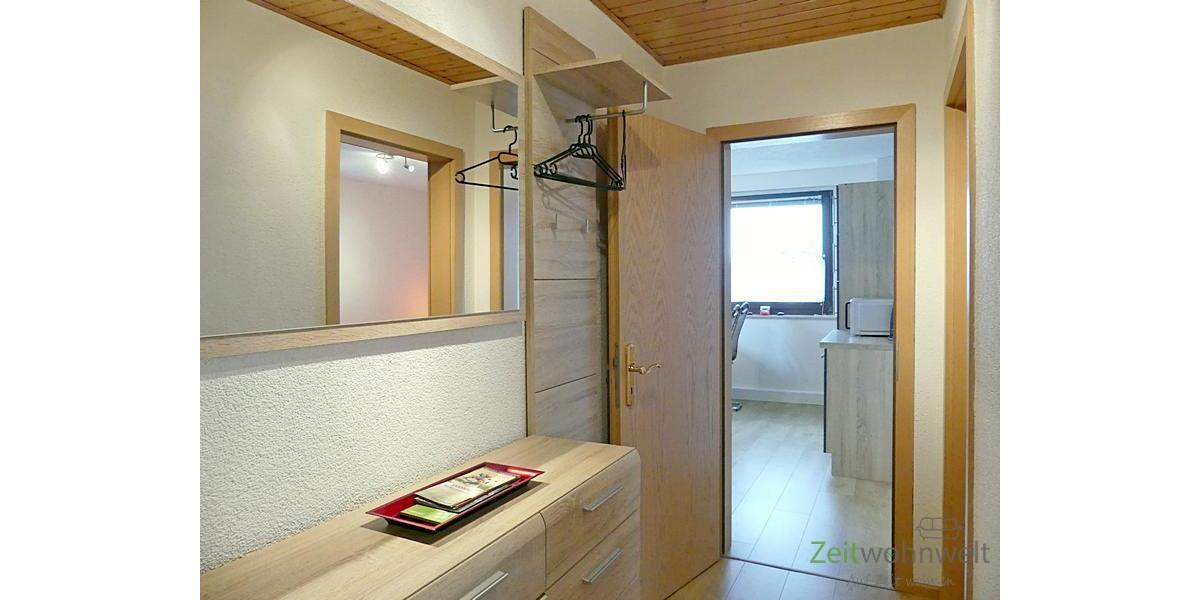 Wohnungsflur mit Garderobe