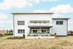 Modernes Wohnerlebnis – Großzügiges Zweifamilienhaus mit nachhaltiger Energietechnik und sofortiger Verfügbarkeit - Zweifamilienhaus Roding | Angebot:26855937
