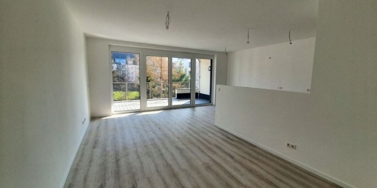 Wohnbereich mit Zugang zum Balkon