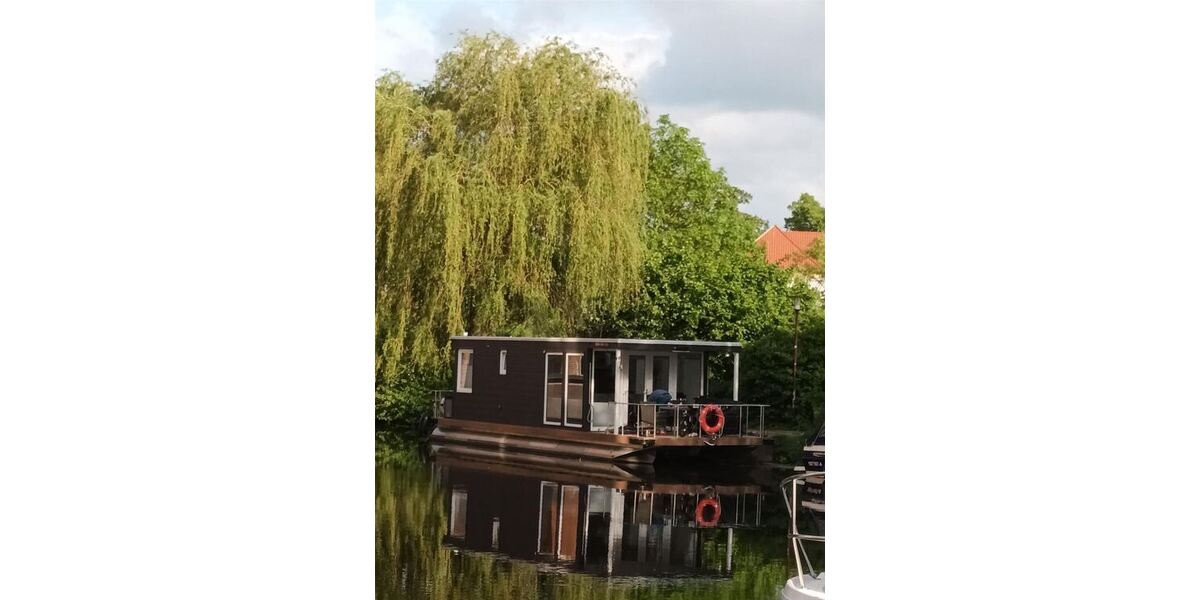 Hausboot in mitten der Natur