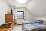 Platz ohne Grenzen: Zweifamilienhaus mit Halle für Familie & Anleger - Zweifamilienhaus Weinbach | Angebot:25025563