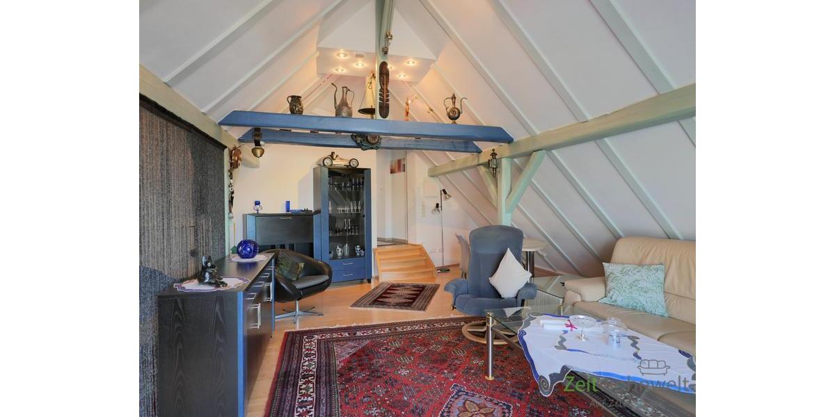 Blick vom Balkon in den Wohnraum