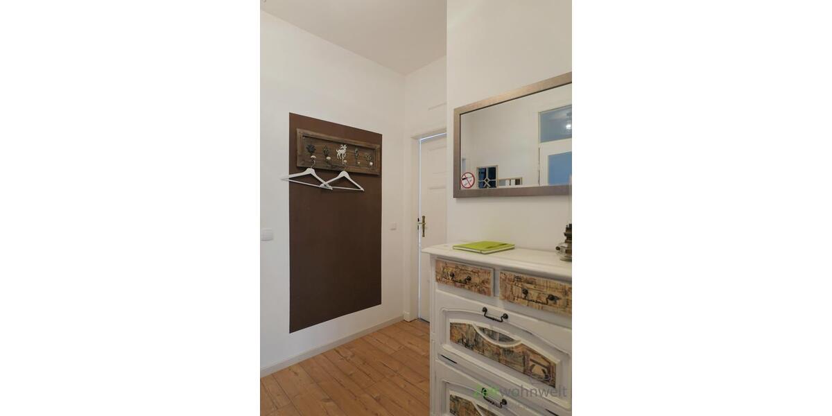 Wohnungsflur mit Garderobe