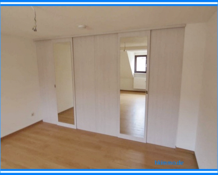 Schlafzimmer mit Einbauschrank