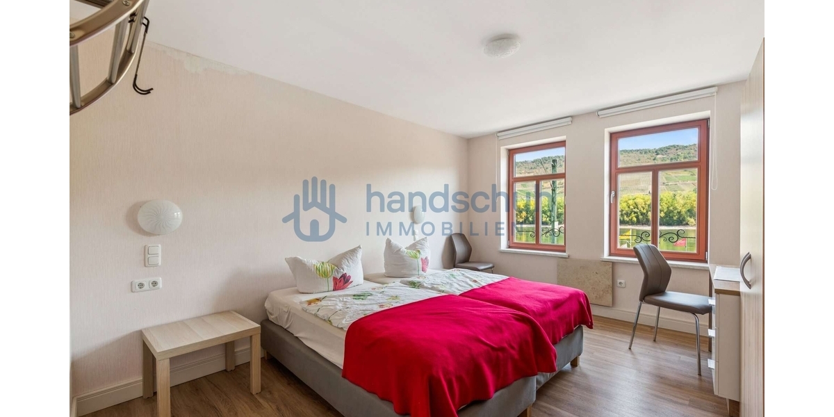 Linkes Schlafzimmer zum Rhein