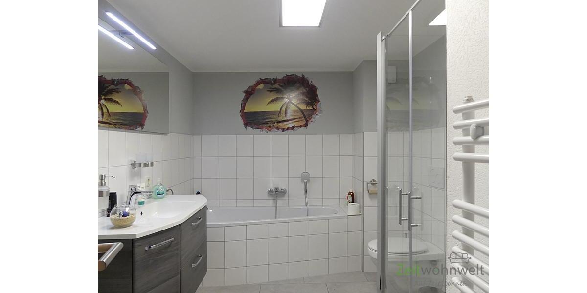 Dusche und Wanne