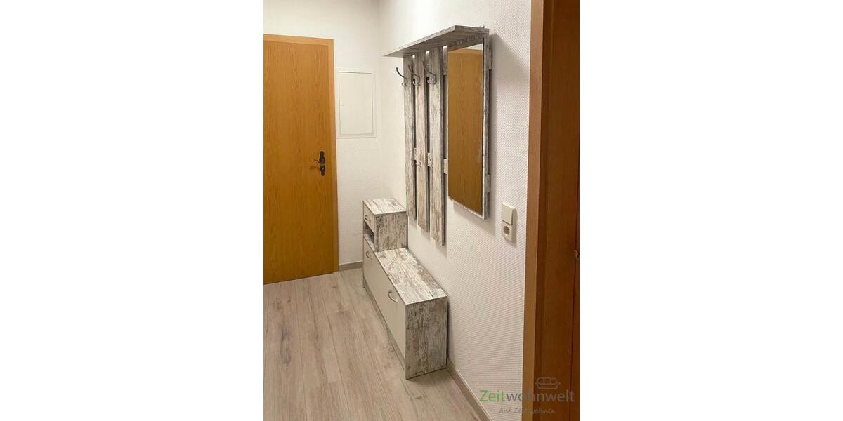 Wohnungsflur mit Garderobe
