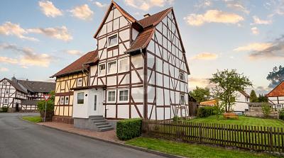 WOHNEN MIT CHARME - Einfamilienhaus Staufenberg | Angebot:27165084