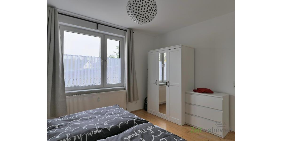 Kleiderschrank und Kommode