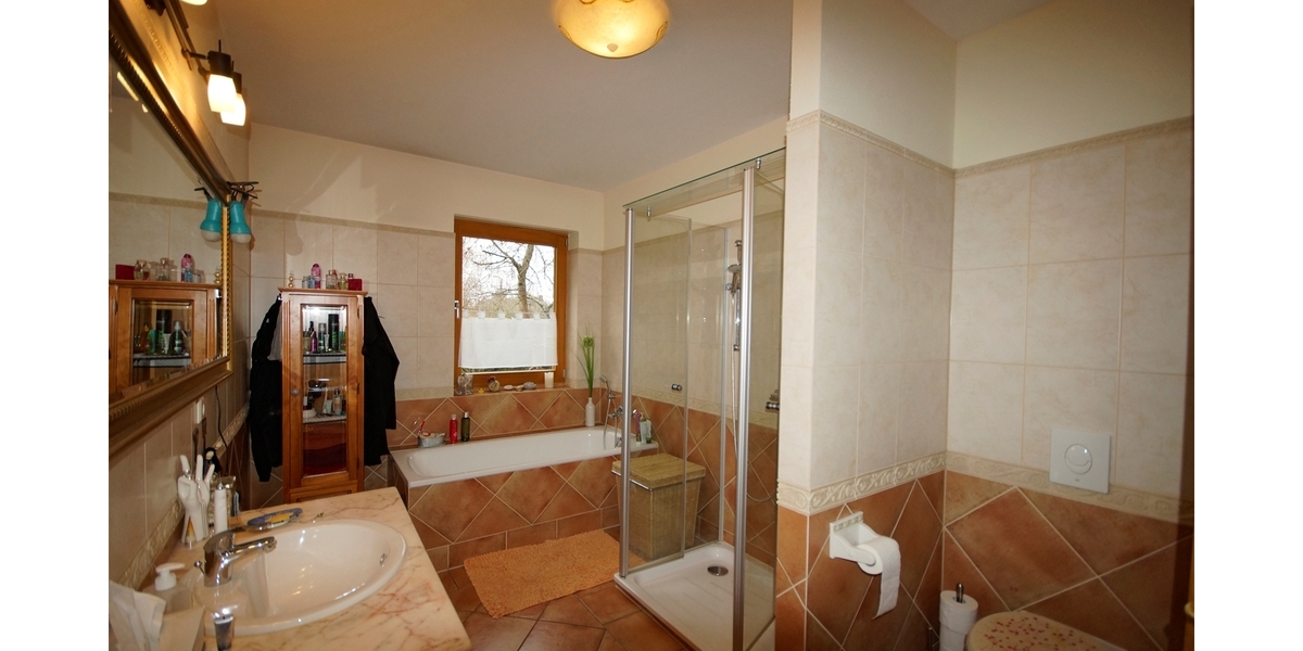 EG. Wannen- Duschbad, Bidet