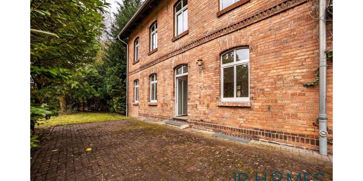 Gebäudeansicht & Terrasse 