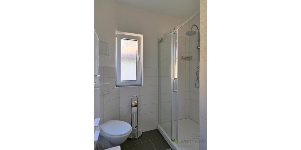 moderne Dusche im Bad