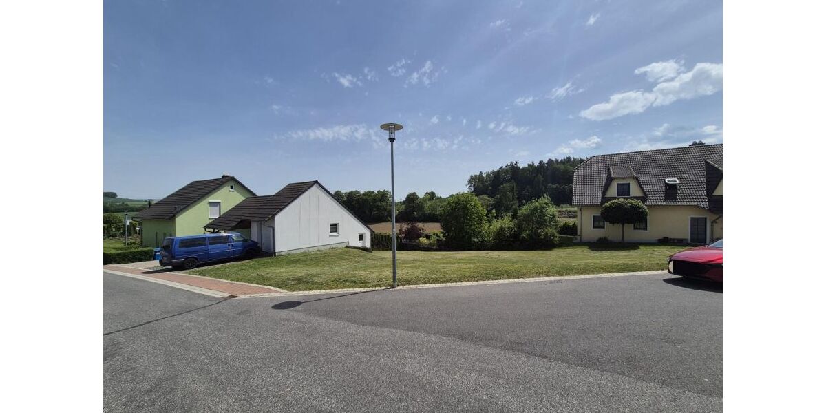 Provisionsfrei* Voll erschlossenes Baugrundstück mit Massivgarage ohne Bauzwang - Preis angepasst! - Grundstück Windischeschenbach | Angebot:26964889