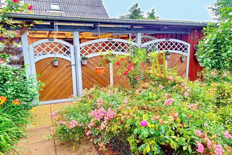 Zugang vom Garten zum Carport