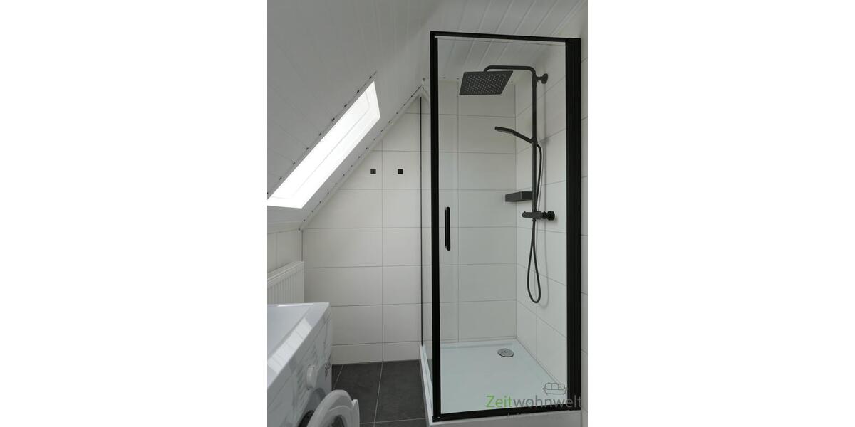 Dusche und Waschmaschine