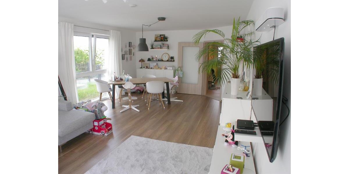 Wohnen / Essen mit Zugang zu Terrasse / Garten Bild 3