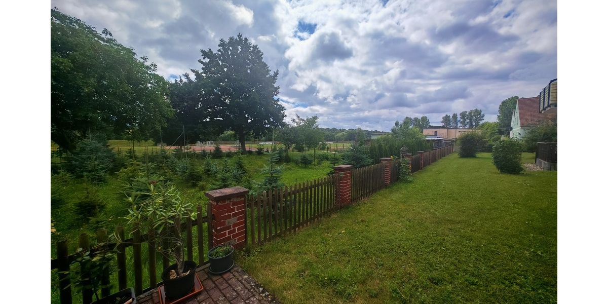 Rückseite Haus mit Grünblick