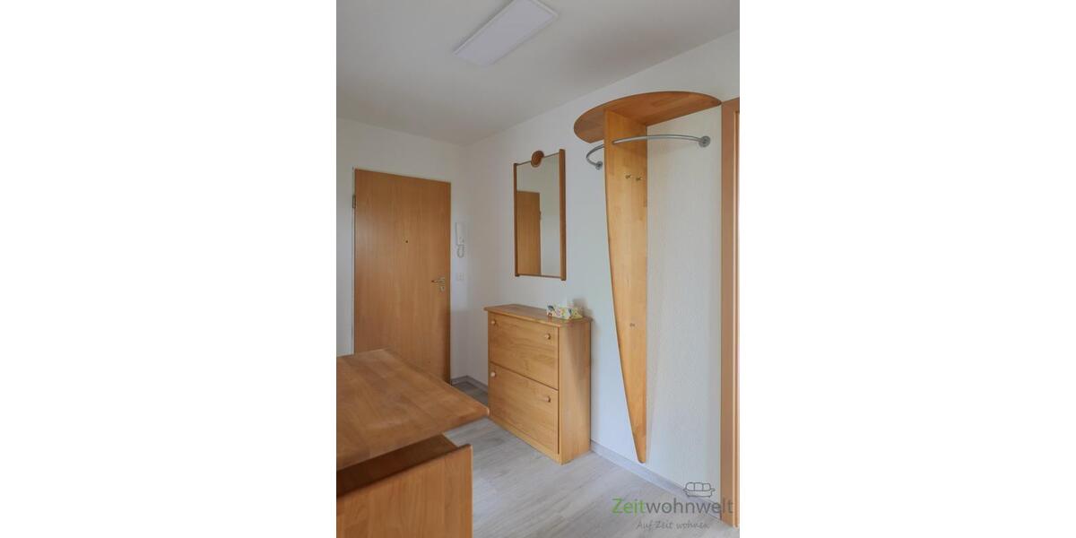 Wohnungsflur mit Garderobe