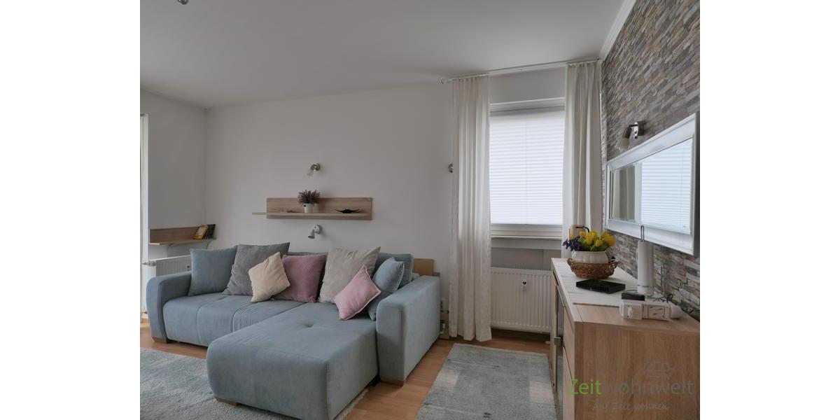 Ecksofa und Sideboard