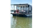 Ein Zuhause, auf dem Wasser oder im Hafen, exklusives Hausboot Neubau 2023 - Ferienhaus Jabel b Waren | Angebot:27295012