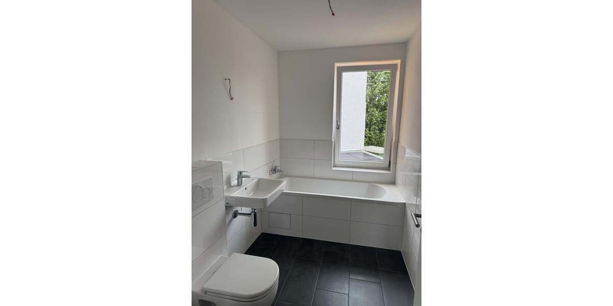 Bad 2 mit Wanne