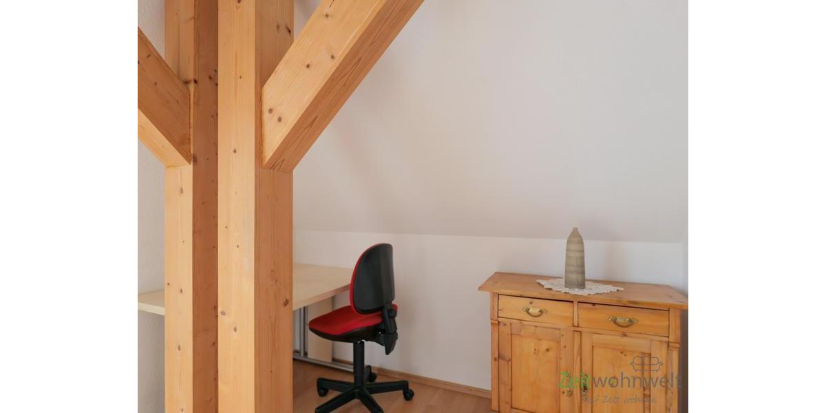 kleiner Schreibtisch im Wohnzimmer