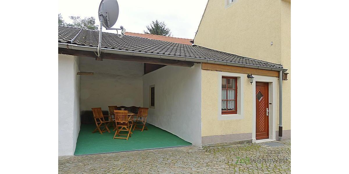 eigene überdachte Terrasse
