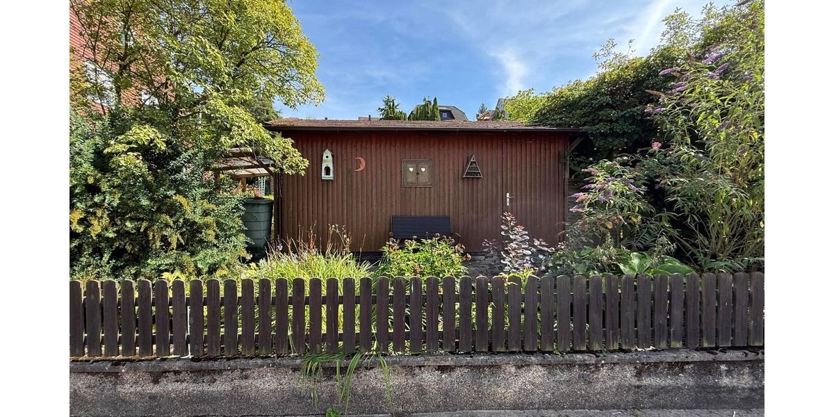 Gartenhaus mit Voliere