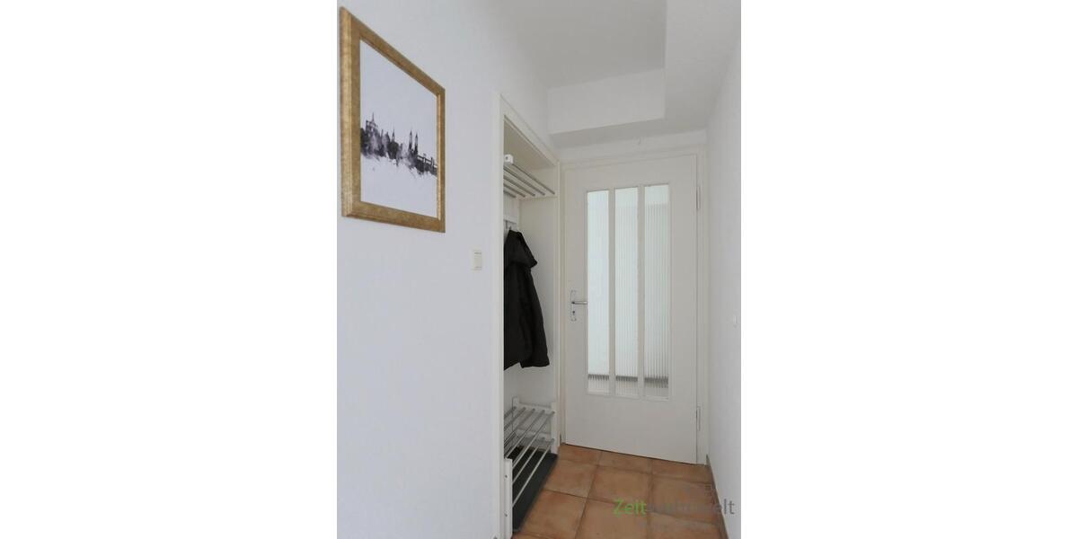 kleiner Flur mit Garderobe