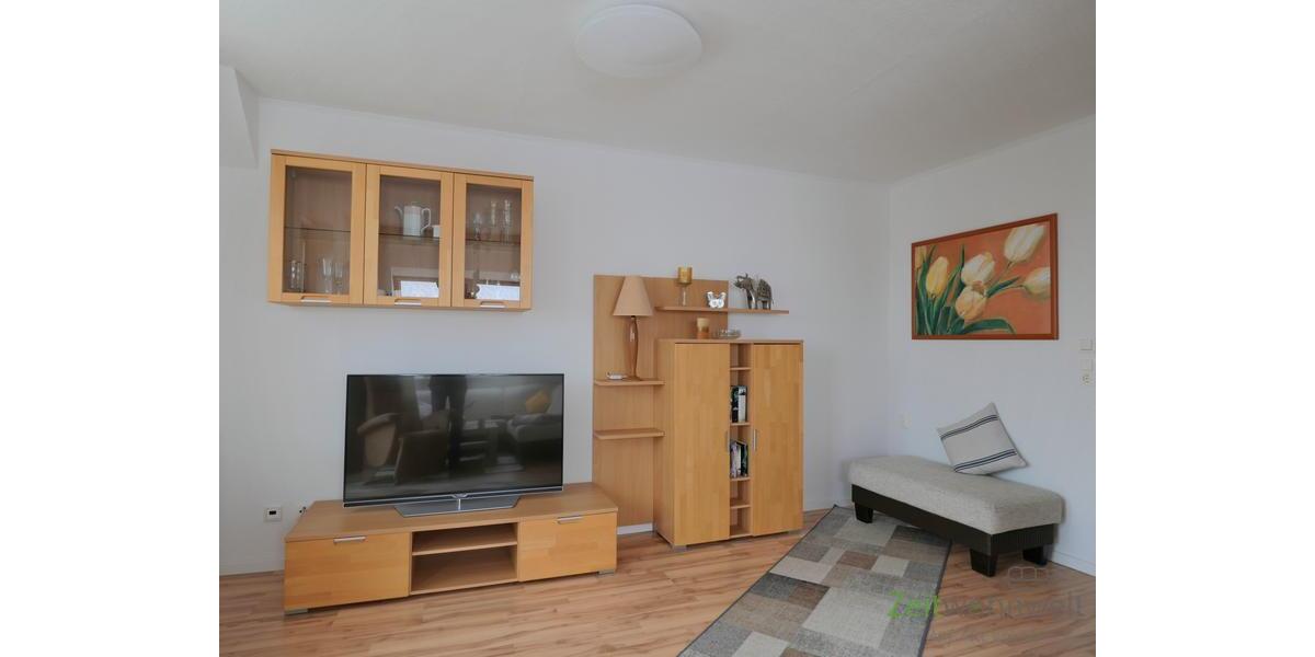 TV und Schrankwand