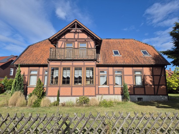 Charmantes Fachwerkhaus mit Einliegerwohnung und Grund - Einfamilienhaus Bad Fallingbostel | Angebot:27136580
