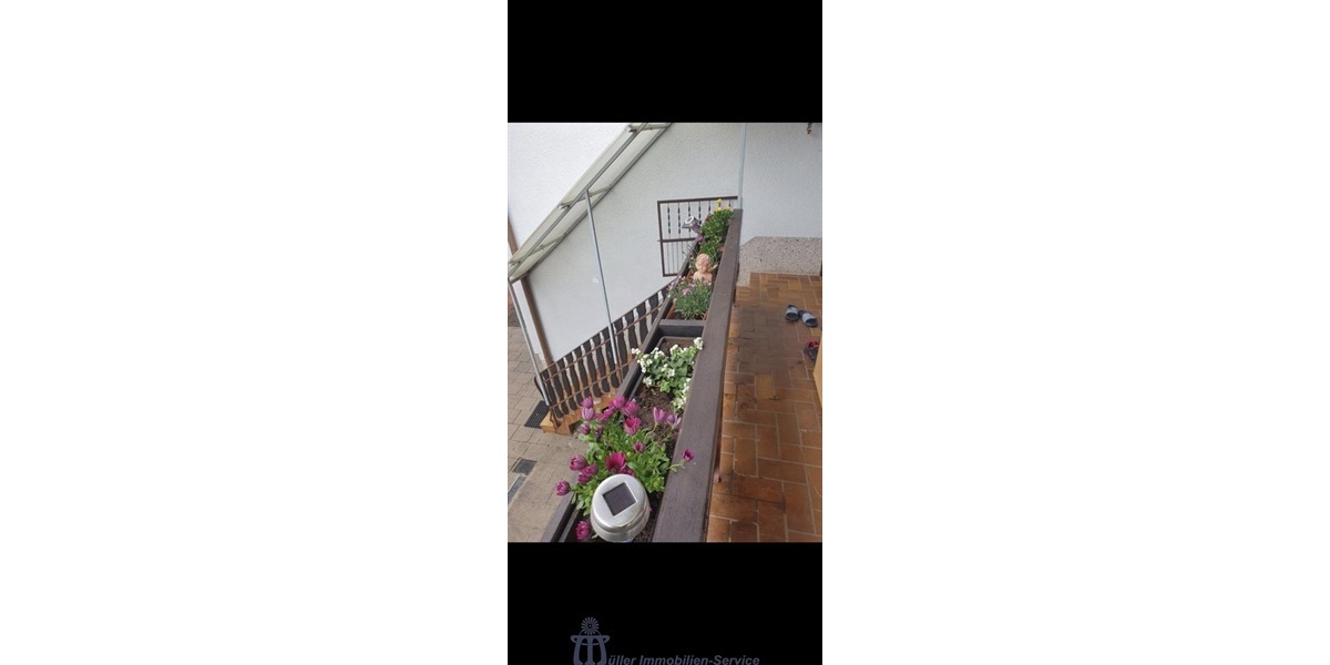 Balkon mit Treppe zum Garten