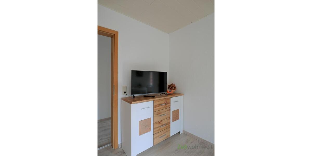 Kommode und TV