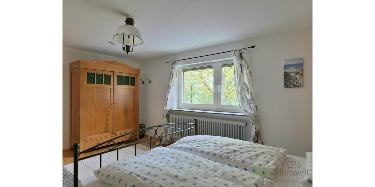 großer Kleiderschrank