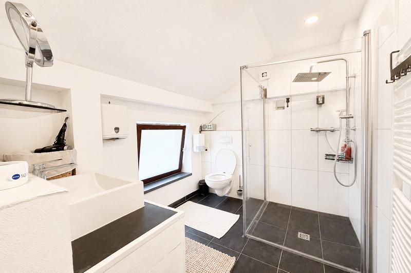 Badezimmer im DG