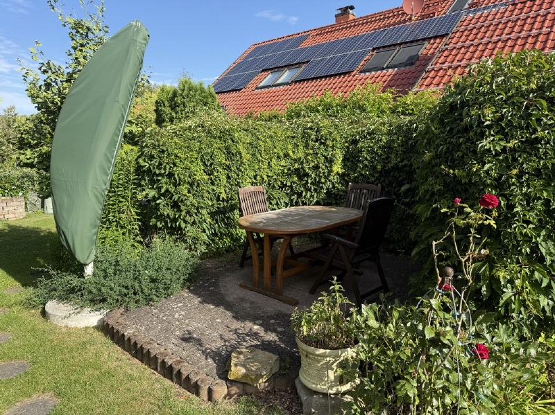 schönes Sitzecke im garten