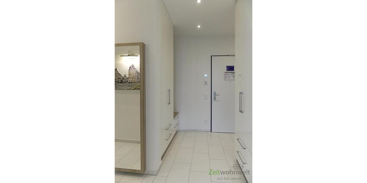 Wohnungsflur mit Garderobe