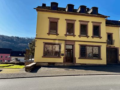 CHARMANTES HAUS MIT BLICK AUF SCHLOSS MALBERG - Einfamilienhaus Malberg | Angebot:27359803