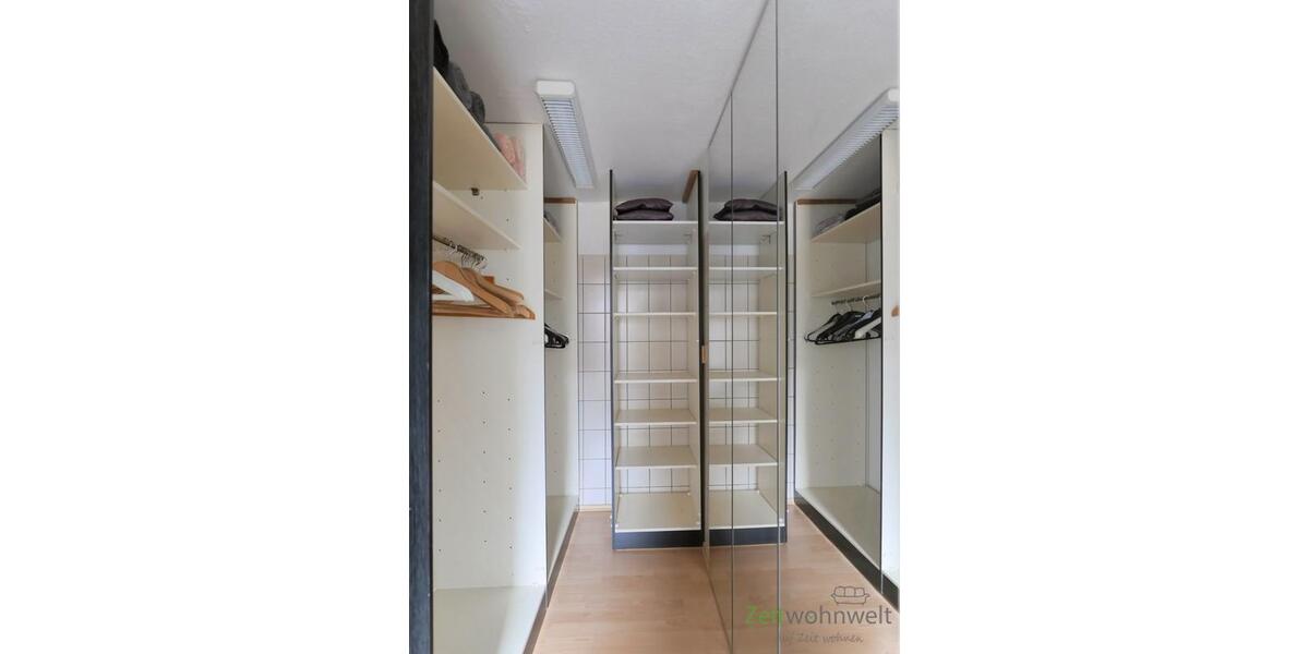 begehbarer Kleiderschrank im Bad