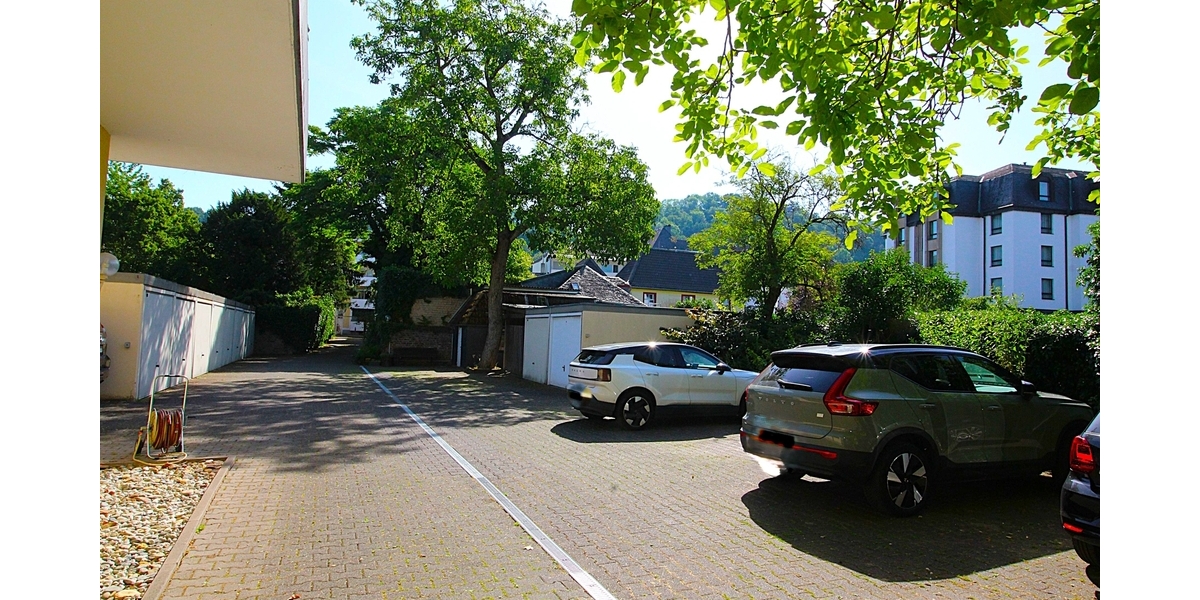 Garagen und Stellplätze