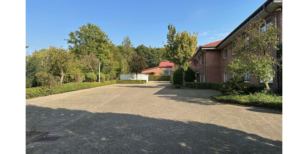 Parkplätze und Garagen