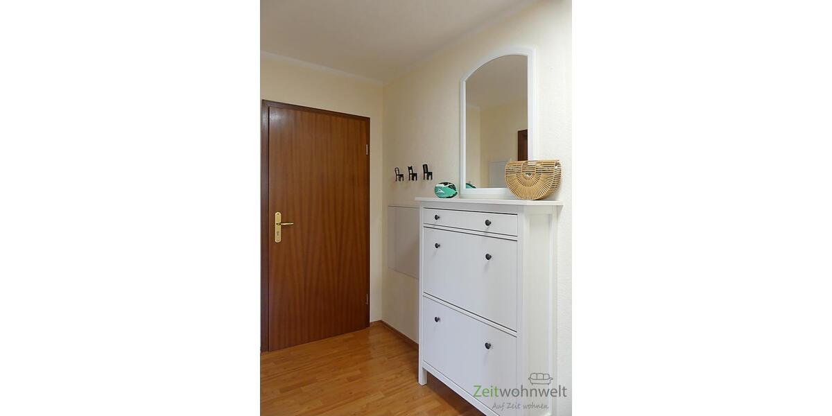 Wohnungsflur mit Garderobe