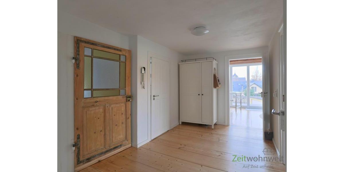 großer Wohnungsflur