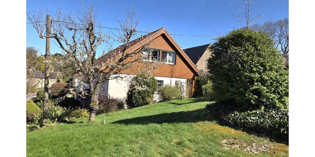 Blick vom Garten zum Haus