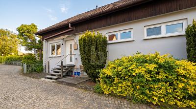 MODERNISIERT, GEPFLEGT UND FLEXIBEL NUTZBAR - Reihenmittelhaus Northeim | Angebot:26887531