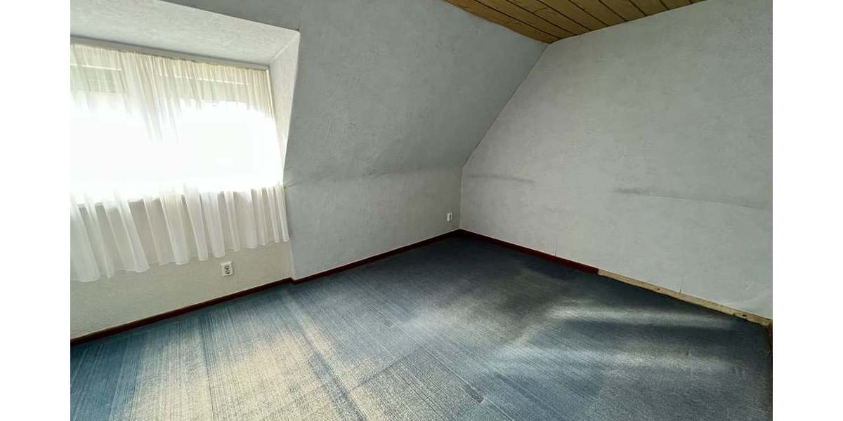 Schlafzimmer (DG)